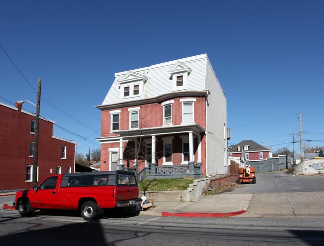 812-814 W Washington St in Hagerstown, MD - Building Photo - Building Photo