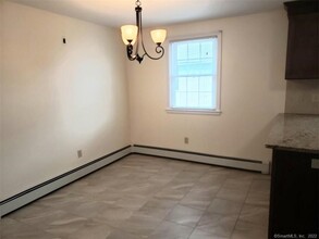 132 Shuttle Meadow Ave in New Britain, CT - Building Photo - Building Photo