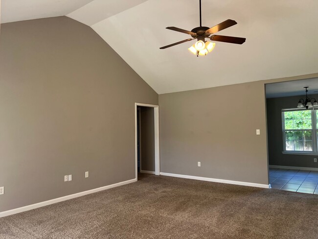 329 Autumn Dr in Benton, AR - Building Photo - Building Photo