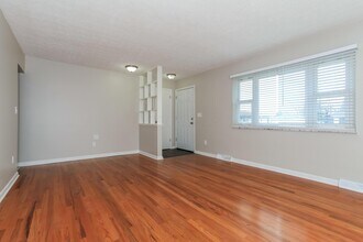 1538 Shanley Dr in Columbus, OH - Building Photo - Building Photo