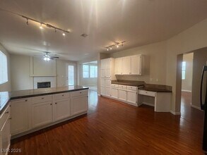 1737 Buttermilk Dr in Henderson, NV - Foto de edificio - Building Photo