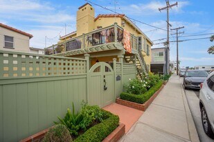 1231-1231 W Bay Ave in Newport Beach, CA - Building Photo