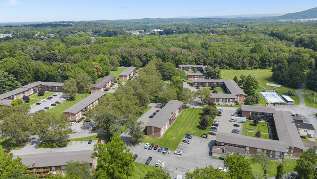 Mountainview Garden Apartments in Fishkill, NY - Building Photo - Building Photo