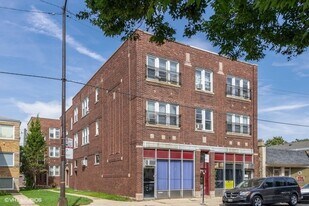 5850 W Higgins Ave in Chicago, IL - Building Photo