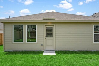 25745 John Wayne Dr in Splendora, TX - Foto de edificio - Building Photo