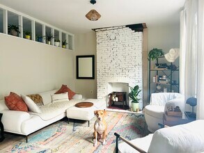 44 S Bridge St, Unit Sunny 1BR Historic Home in Poughkeepsie, NY - Foto de edificio - Building Photo