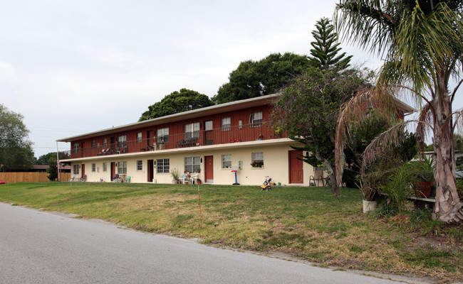 2010 Tetlow Pl in Sarasota, FL - Foto de edificio - Building Photo