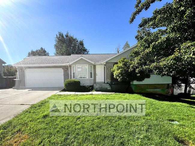 property at 466 E 900 N