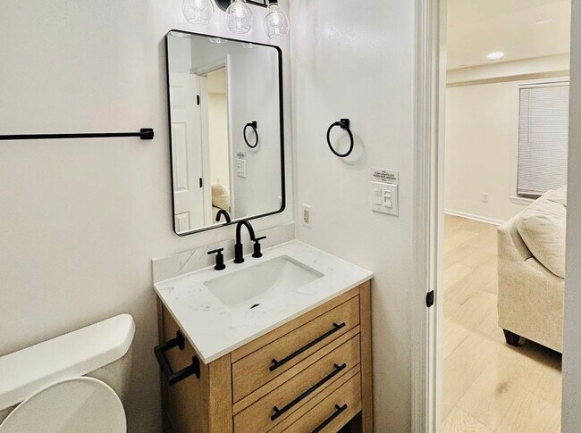 1033 Riva Ridge Dr in Great Falls, VA - Foto de edificio - Building Photo