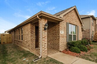 616 Big Horn Rd in Aubrey, TX - Foto de edificio - Building Photo