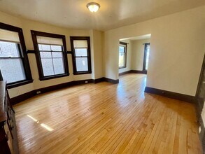 2570 N Murray Ave in Milwaukee, WI - Building Photo - Building Photo