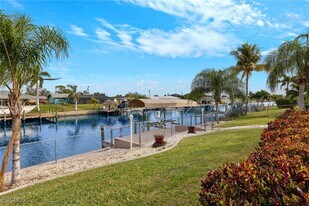 1327 SE 17th St in Cape Coral, FL - Building Photo