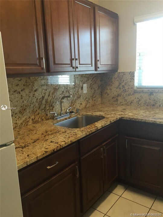 620 76th St-Unit -9 in Miami Beach, FL - Building Photo