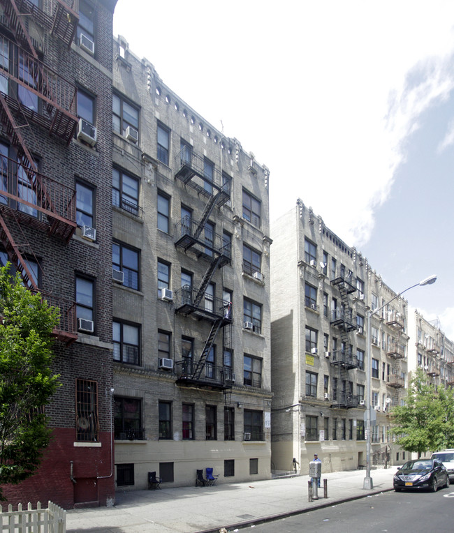 176-182 Nagle Ave in New York, NY - Building Photo - Building Photo