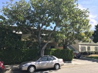 1040 N Sierra Bonita Ave in West Hollywood, CA - Building Photo - Building Photo