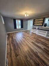 244 Broadway St E in Amery, WI - Foto de edificio - Building Photo