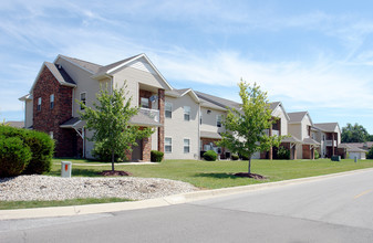 Forest Oaks Apartments in Muncie, IN - Foto de edificio - Building Photo