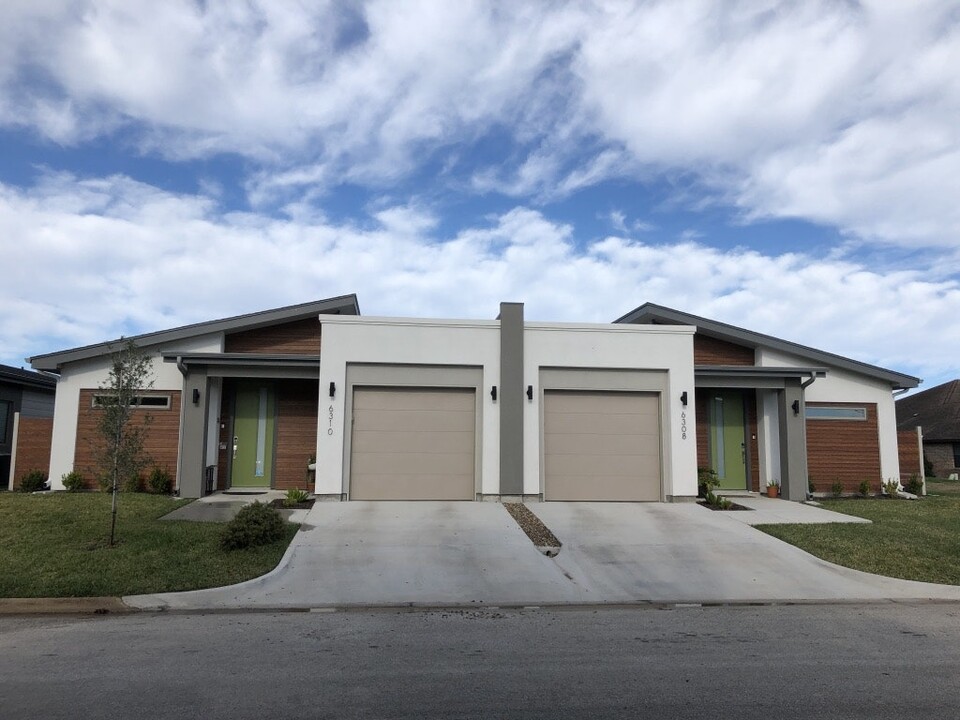 6312 Guinevere Dr in Harlingen, TX - Building Photo