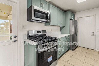 911 Civic Center Dr in Oceanside, CA - Building Photo - Building Photo