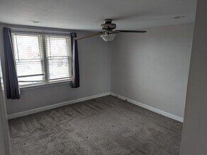 1355 Westbury Dr in Philadelphia, PA - Building Photo - Building Photo