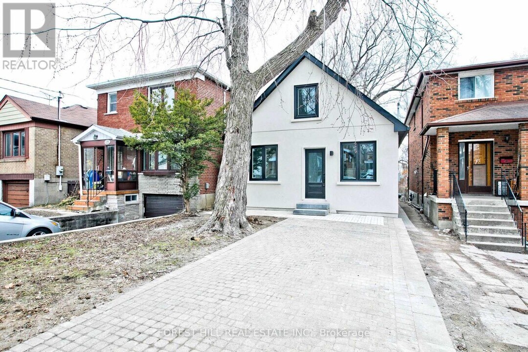 63 Pinegrove Ave in Toronto, ON - Building Photo