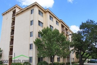 Laguna Pointe in Pompano Beach, FL - Building Photo - Building Photo