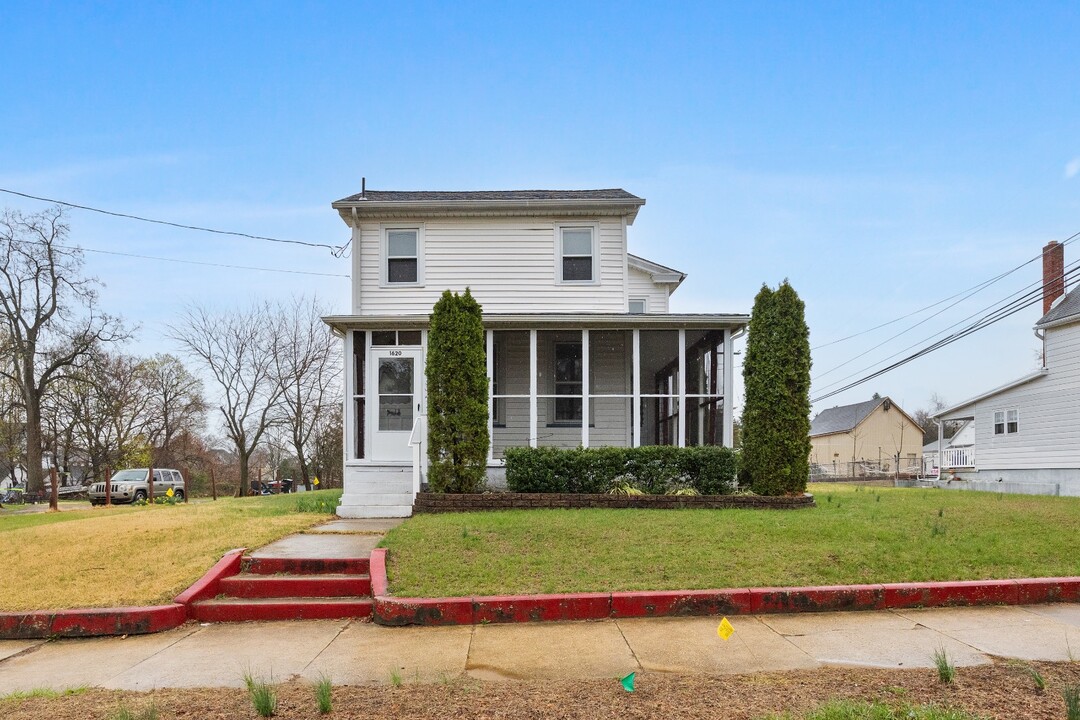 1620 Kings Hwy in Swedesboro, NJ - Building Photo