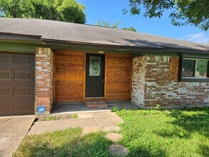 2006 Redwood St in Kemah, TX - Building Photo - Building Photo