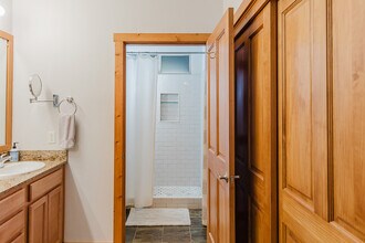 10620 Boulders Rd in Truckee, CA - Building Photo - Building Photo