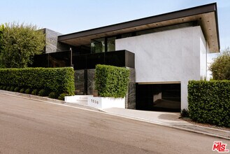 1536 Blue Jay Way in Los Angeles, CA - Building Photo - Building Photo