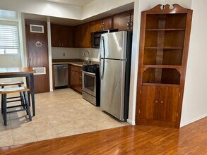 1824 S Barrington Ave, Unit A in Los Angeles, CA - Building Photo - Building Photo