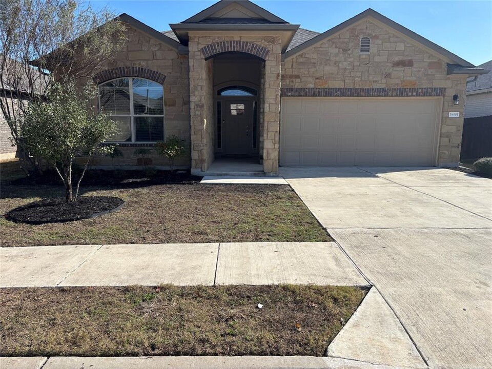 18401 Calasetta Dr in Pflugerville, TX - Building Photo