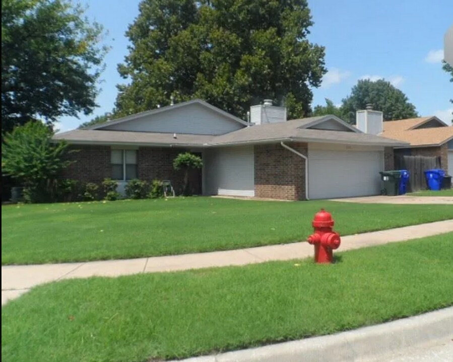 800 Bass Ct in Norman, OK - Building Photo