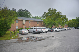 The Country Club Apartments in Florence, SC - Building Photo - Building Photo