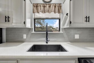 112 Co Rd 139 in Burnet, TX - Building Photo - Building Photo