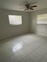 5630 NW 15th St, Unit 1 in Lauderhill, FL - Foto de edificio - Building Photo