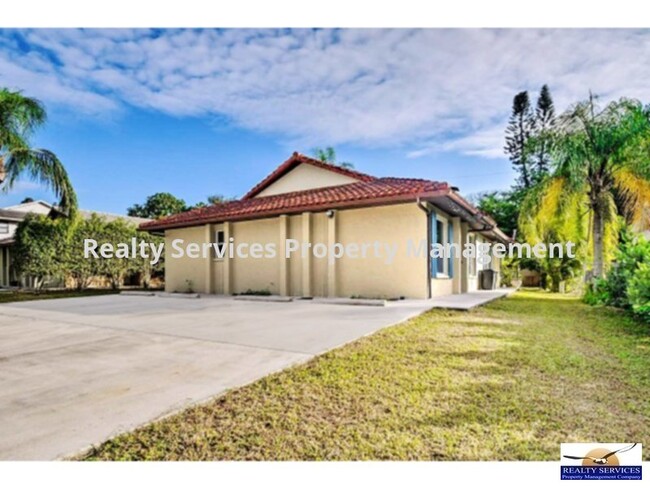 4475 Little Hickory Rd in Bonita Springs, FL - Foto de edificio - Building Photo