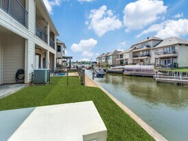 351 Old Aqua Landing E in Montgomery, TX - Building Photo