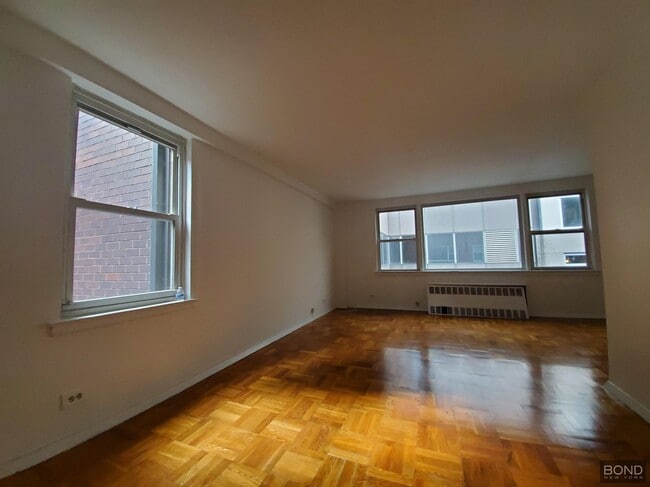 property at 160 E 55th St