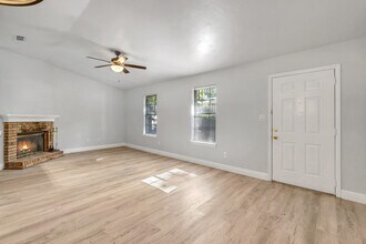 136 W Whetherbine Way in Tallahassee, FL - Building Photo - Building Photo