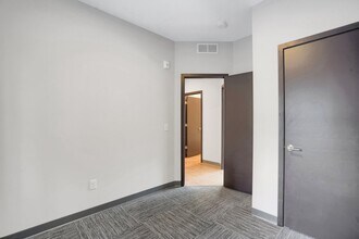1129 SE 8th St in Minneapolis, MN - Building Photo - Building Photo