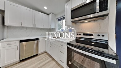 6114 N 49th St in Tacoma, WA - Building Photo - Building Photo