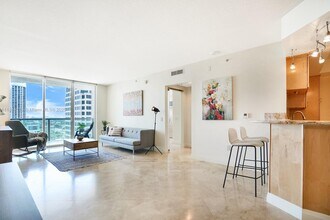 350 SE 2nd St in Fort Lauderdale, FL - Building Photo - Building Photo