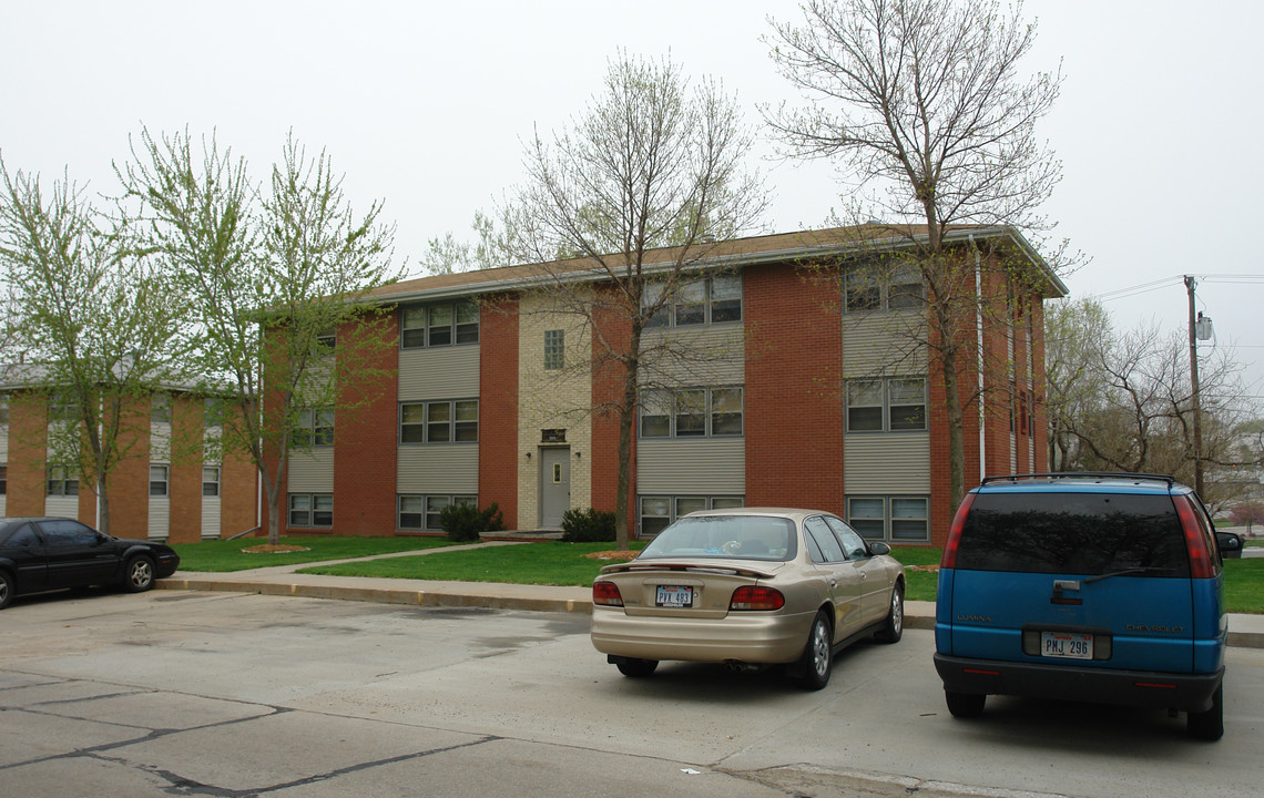 SEDLAK APARTMENTS in Bellevue, NE - Building Photo