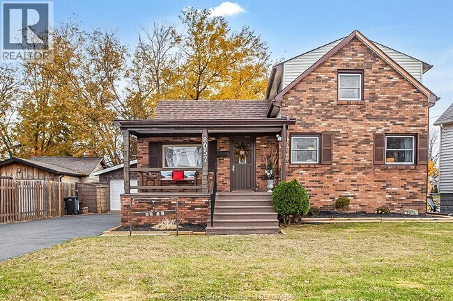 8057 Riverside Dr E in Windsor, ON - Building Photo - Building Photo