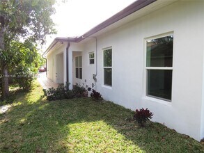 1671 SW 44th Terrace in Fort Lauderdale, FL - Building Photo - Building Photo