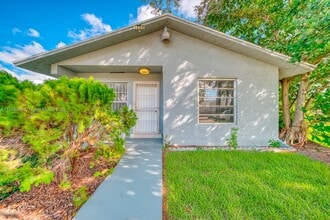 757 NW 95th Terrace in Miami, FL - Building Photo - Building Photo