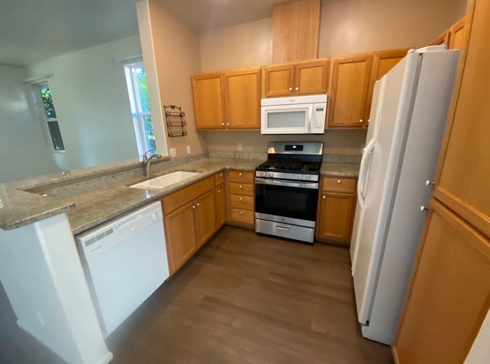 5274 Wales Dr in Eugene, OR - Building Photo