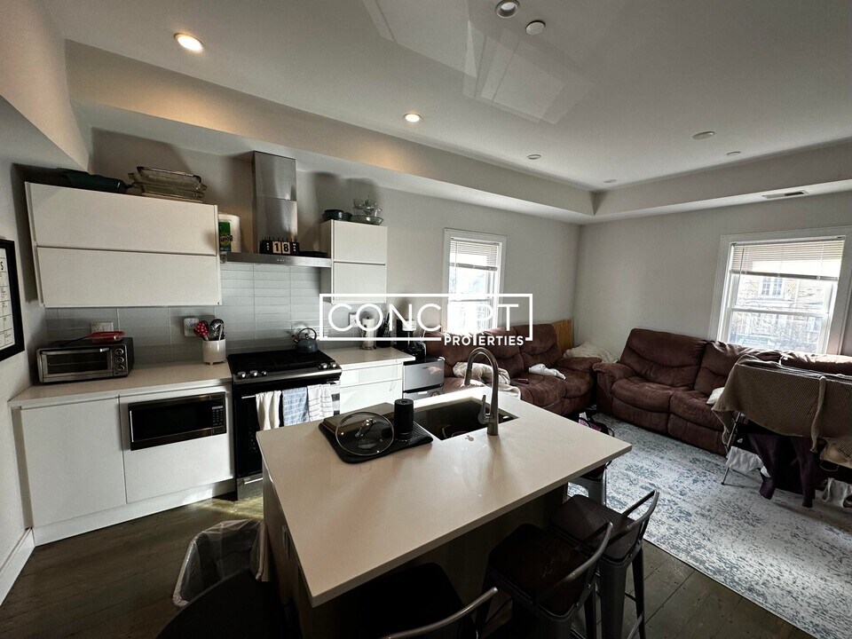 14 Sumner St, Unit 3 in Boston, MA - Foto de edificio