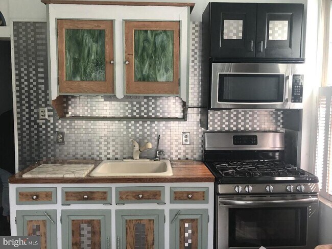 824 N 21st St in Philadelphia, PA - Building Photo - Building Photo